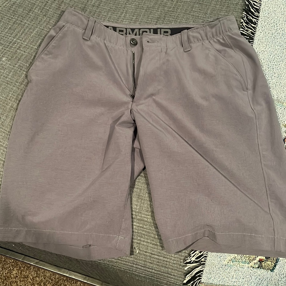 Under Armour short